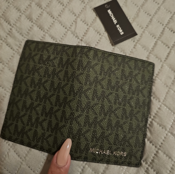 Michael Kors Folding Card Case - Picture 6 of 7